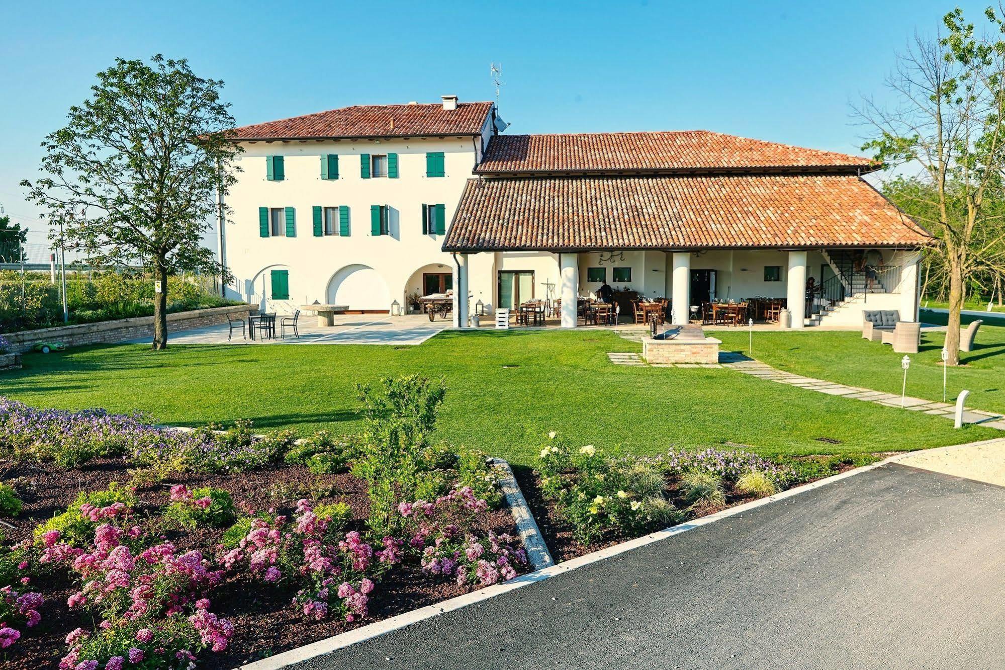 Hostal Casa Dei Racconti Ceggia Exterior foto